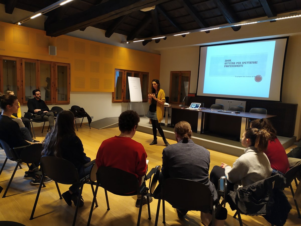 Come funziona la macchina teatrale e qual è il ruolo dello&nbsp;spettatore